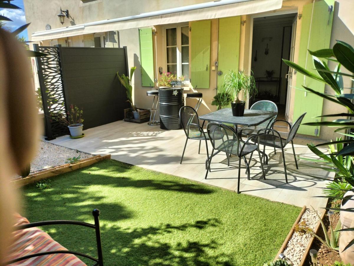 Maison Dans Une Residence De Vacances Gallargues-le-Montueux Esterno foto