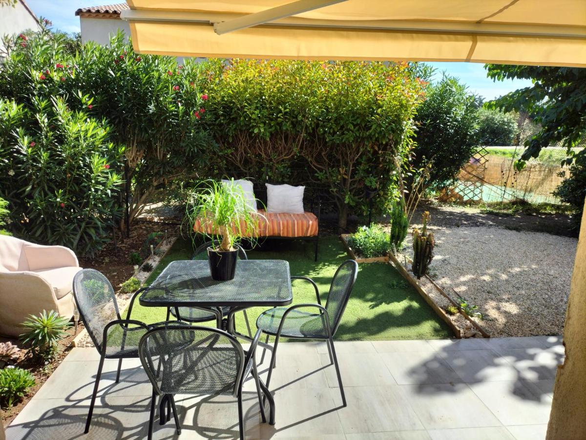 Maison Dans Une Residence De Vacances Gallargues-le-Montueux Esterno foto