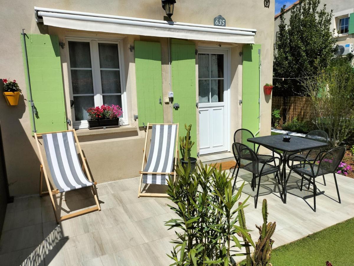 Maison Dans Une Residence De Vacances Gallargues-le-Montueux Esterno foto