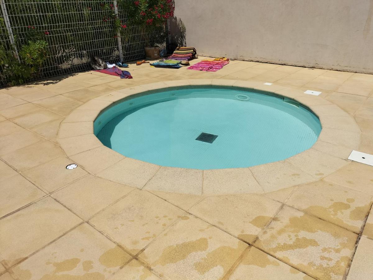 Maison Dans Une Residence De Vacances Gallargues-le-Montueux Esterno foto