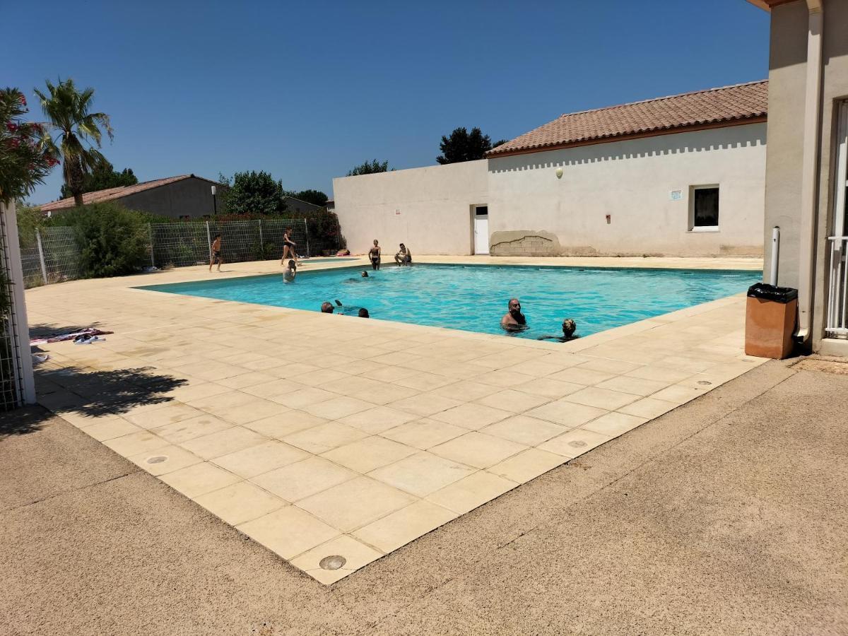 Maison Dans Une Residence De Vacances Gallargues-le-Montueux Esterno foto