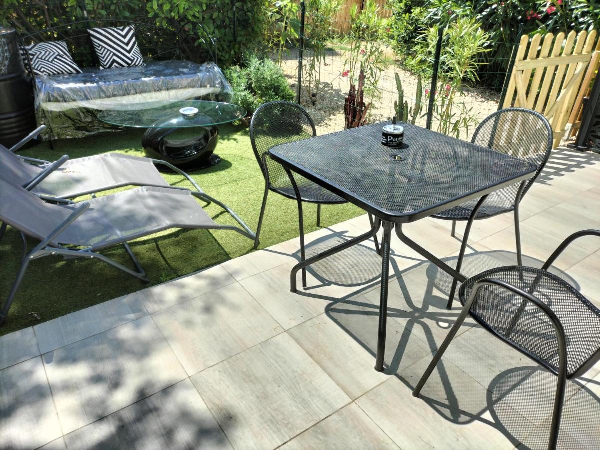 Maison Dans Une Residence De Vacances Gallargues-le-Montueux Esterno foto