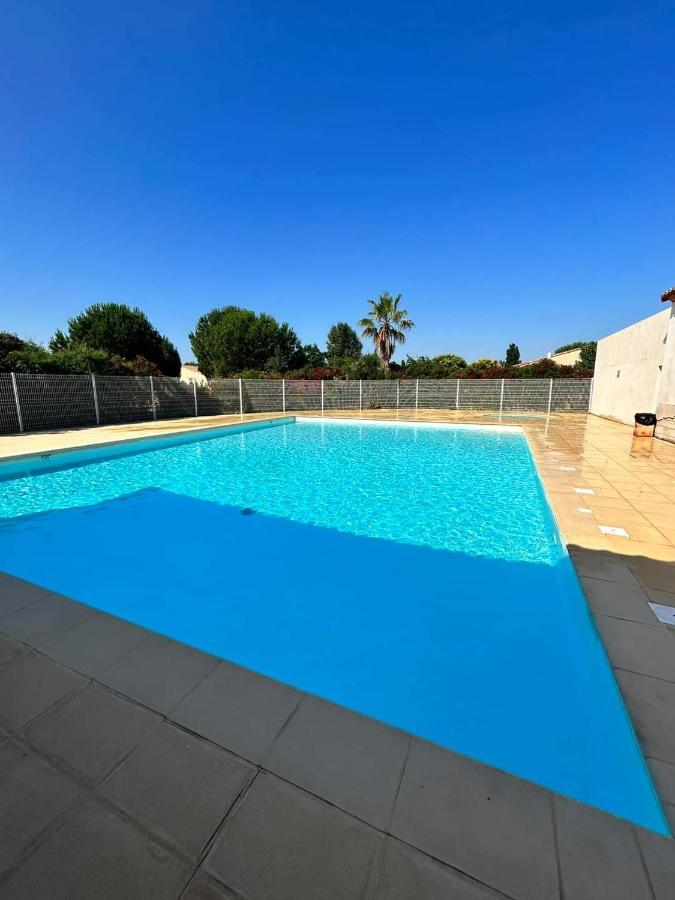 Maison Dans Une Residence De Vacances Gallargues-le-Montueux Esterno foto